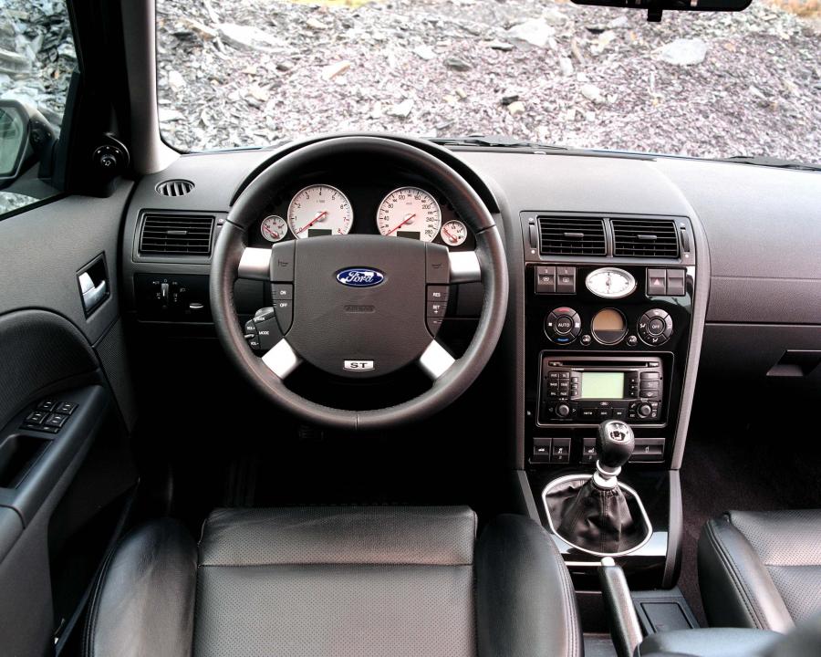  Ford Mondeo ST220 5-Door 2002 года  (фото 13 из 24)